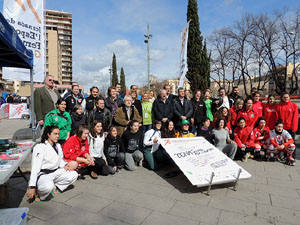 IV Jornada de l'Esport Femen&iacute; 2016 a la pla&ccedil;a Salvador Espriu, la de Francesc Calvet i Rubalcaba, i el riu Onyar