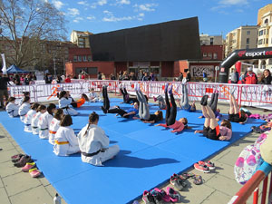 IV Jornada de l'Esport Femen&iacute; 2016 a la pla&ccedil;a Salvador Espriu, la de Francesc Calvet i Rubalcaba, i el riu Onyar