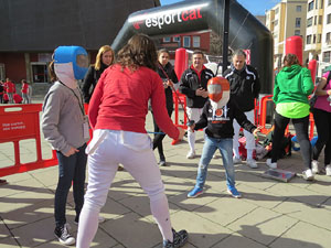 IV Jornada de l'Esport Femen&iacute; 2016 a la pla&ccedil;a Salvador Espriu, la de Francesc Calvet i Rubalcaba, i el riu Onyar