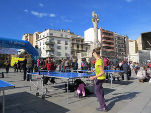 IV Jornada de l'Esport Femen&iacute; 2016 a la pla&ccedil;a Salvador Espriu, la de Francesc Calvet i Rubalcaba, i el riu Onyar