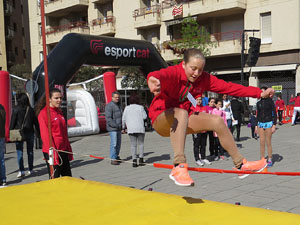 IV Jornada de l'Esport Femen&iacute; 2016 a la pla&ccedil;a Salvador Espriu, la de Francesc Calvet i Rubalcaba, i el riu Onyar