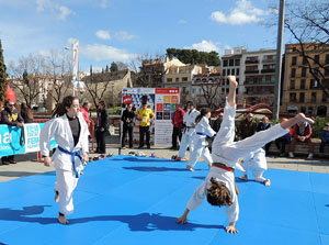 IV Jornada de l'Esport Femen&iacute; 2016 a la pla&ccedil;a Salvador Espriu, la de Francesc Calvet i Rubalcaba, i el riu Onyar