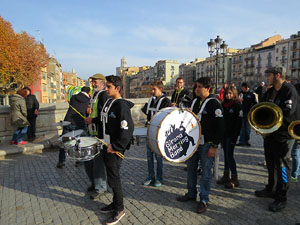 Nadal 2015 a Girona. 8&egrave; Mercat de la Volta Art Km 0. Cercavila musical amb Girona Marxing Band