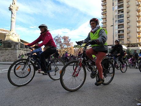 Nadal 2015 a Girona. Bicicletada de Reis organitzada pel col&middot;lectiu Moute en bici