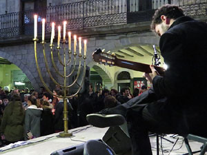 Nadal 2015 a Girona. Encesa de les llums de Hanukk&agrave; a la pla&ccedil;a del Vi