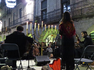 Nadal 2015 a Girona. Encesa de les llums de Hanukk&agrave; a la pla&ccedil;a del Vi