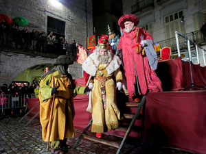 La Cavalcada de Reis 2016. Arribada a la pla&ccedil;a del Vi i rebuda de l'alcalde
