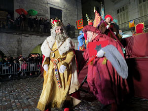 La Cavalcada de Reis 2016. Arribada a la pla&ccedil;a del Vi i rebuda de l'alcalde