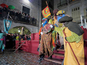 La Cavalcada de Reis 2016. Arribada a la pla&ccedil;a del Vi i rebuda de l'alcalde