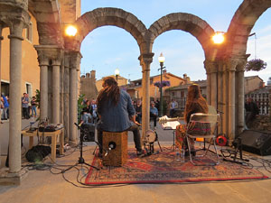 Nit dels Museus 2016. Museu d'Hist&ograve;ria de Girona. Actuaci&oacute, d'Emma Youth