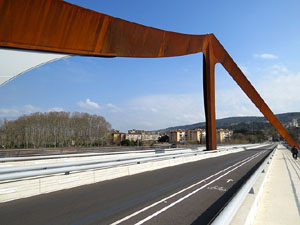 Ponts de Girona. El pont de l'Aurora en el l&iacute;mit dels barris de Pedret i Pont Major