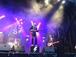 Sant Jordi 2016 a Girona. Concert de Sant Jordi amb Celtas Cortos, Blaumut i Ter&agrave;pia de Shock