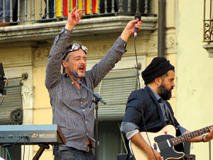 Festival Strenes 2016. Concert inaugural al terrat del punt d'Informaci&oacute; de la Rambla a c&agrave;rrec de Love of Lesbian