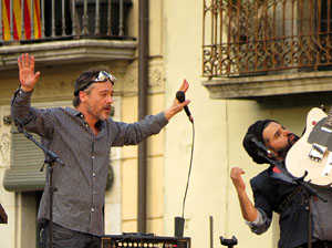 Festival Strenes 2016. Concert inaugural al terrat del punt d'Informaci&oacute; de la Rambla a c&agrave;rrec de Love of Lesbian