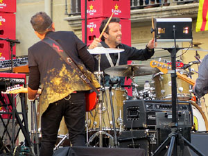 Festival Strenes 2016. Concert inaugural al terrat del punt d'Informaci&oacute; de la Rambla a c&agrave;rrec de Love of Lesbian