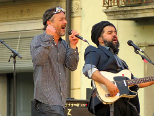 Festival Strenes 2016. Concert inaugural al terrat del punt d'Informaci&oacute; de la Rambla a c&agrave;rrec de Love of Lesbian