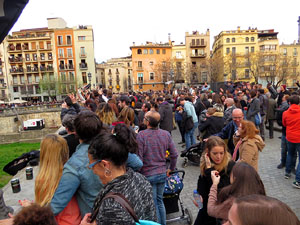 Festival Strenes 2016. Concert inaugural al terrat del punt d'Informaci&oacute; de la Rambla a c&agrave;rrec de Love of Lesbian