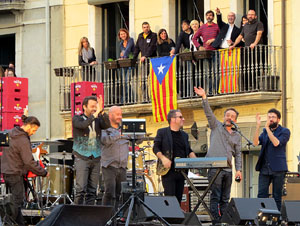 Festival Strenes 2016. Concert inaugural al terrat del punt d'Informaci&oacute; de la Rambla a c&agrave;rrec de Love of Lesbian