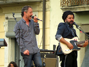 Festival Strenes 2016. Concert inaugural al terrat del punt d'Informaci&oacute; de la Rambla a c&agrave;rrec de Love of Lesbian