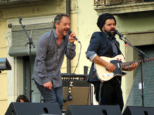 Festival Strenes 2016. Concert inaugural al terrat del punt d'Informaci&oacute; de la Rambla a c&agrave;rrec de Love of Lesbian