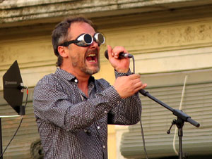 Festival Strenes 2016. Concert inaugural al terrat del punt d'Informaci&oacute; de la Rambla a c&agrave;rrec de Love of Lesbian