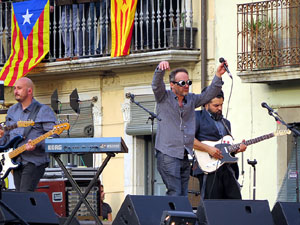 Festival Strenes 2016. Concert inaugural al terrat del punt d'Informaci&oacute; de la Rambla a c&agrave;rrec de Love of Lesbian