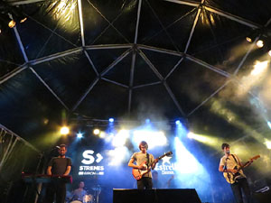 Festival Strenes 2016. Escenari de la pla&ccedil;a de Sant Feliu. Actuaci&oacute; de Joan Colomo