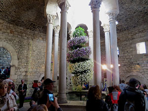 Temps de Flors 2016. Decoraci&oacute; floral als Banys &Agrave;rabs