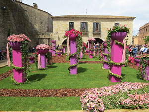 Temps de Flors 2016. Muntatges i instal&middot;lacions a la pla&ccedil;a dels Jurats