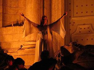 Temps de Flors 2016. Espectacle Lymbus, a c&agrave;rrec de Comediants, a les escales de Sant Feliu