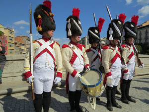 VIII Festa Reviu els Setges Napole&ograve;nics de Girona. Desfilada pels carrers del Barri Vell