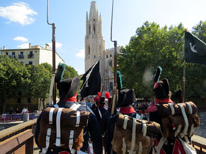 VIII Festa Reviu els Setges Napole&ograve;nics de Girona. Desfilada pels carrers del Barri Vell