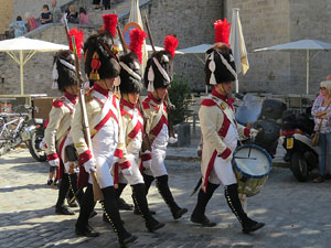 VIII Festa Reviu els Setges Napole&ograve;nics de Girona. Desfilada pels carrers del Barri Vell