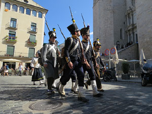 VIII Festa Reviu els Setges Napole&ograve;nics de Girona. Desfilada pels carrers del Barri Vell