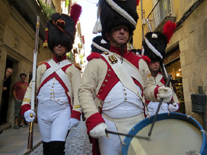 VIII Festa Reviu els Setges Napole&ograve;nics de Girona. Desfilada pels carrers del Barri Vell