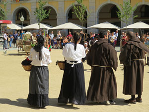 VIII Festa Reviu els Setges Napole&ograve;nics de Girona. Representaci&oacute; teatral a la pla&ccedil;a de la Independ&egrave;ncia