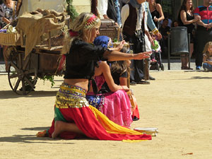VIII Festa Reviu els Setges Napole&ograve;nics de Girona. Representaci&oacute; teatral a la pla&ccedil;a de la Independ&egrave;ncia