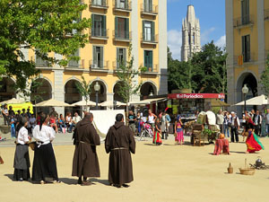 VIII Festa Reviu els Setges Napole&ograve;nics de Girona. Representaci&oacute; teatral a la pla&ccedil;a de la Independ&egrave;ncia