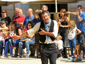 VIII Festa Reviu els Setges Napole&ograve;nics de Girona. Representaci&oacute; teatral a la pla&ccedil;a de la Independ&egrave;ncia