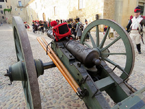 VIII Festa Reviu els Setges Napole&ograve;nics de Girona. Inici de la recreaci&oacute; a la pla&ccedil;a de Sant Dom&egrave;nec