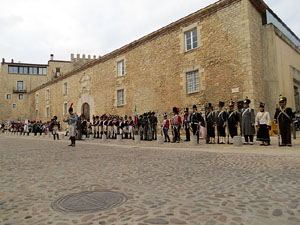 VIII Festa Reviu els Setges Napole&ograve;nics de Girona. Inici de la recreaci&oacute; a la pla&ccedil;a de Sant Dom&egrave;nec