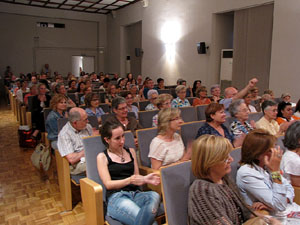 Presentaci&oacute; del llibre A Dios rogando, de Sor Luc&iacute;a Caram