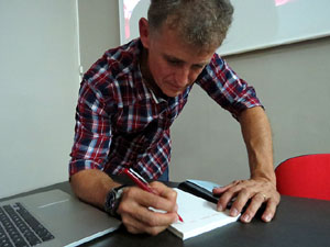 Presentaci&oacute; del llibre Frontera l&iacute;mite, de Santi Corella i Mat&iacute;as Crowder