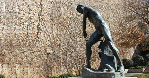 R&egrave;plica de l'escultura de Miquel Blay 'Contra l'invasor' situada al Jard&iacute; de la Inf&agrave;ncia. 2014