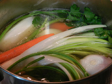 Afegim les verdures a l'olla