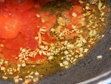 El sofregit de tomata i all
