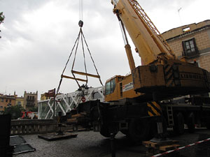 El Vol, espai gastron&ograve;mic. El muntatge sobre el riu Onyar