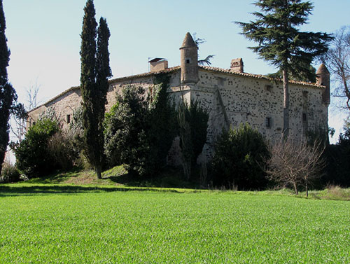 La Torre Llupiana, fortificada, amb pati i garites, constru&iuml;da poc despr&eacute;s de la guerra dels Remences