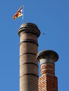 Xemeneies de La F&agrave;brica amb l'estelada