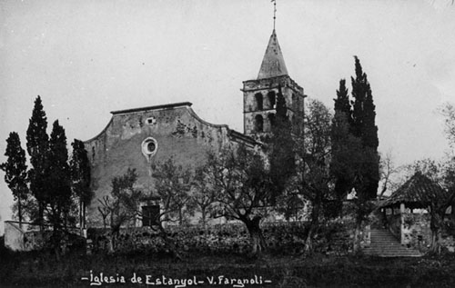 Esgl&eacute;sia de Sant Andreu d'Estanyol. Vista de la fa&ccedil;ana i del campanar. 1911-1936